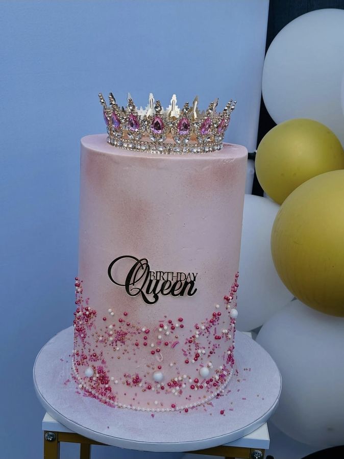Pink birthday queen crown cake